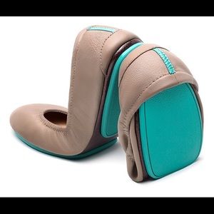 NEVER WORN Tieks Size 9- Taupe